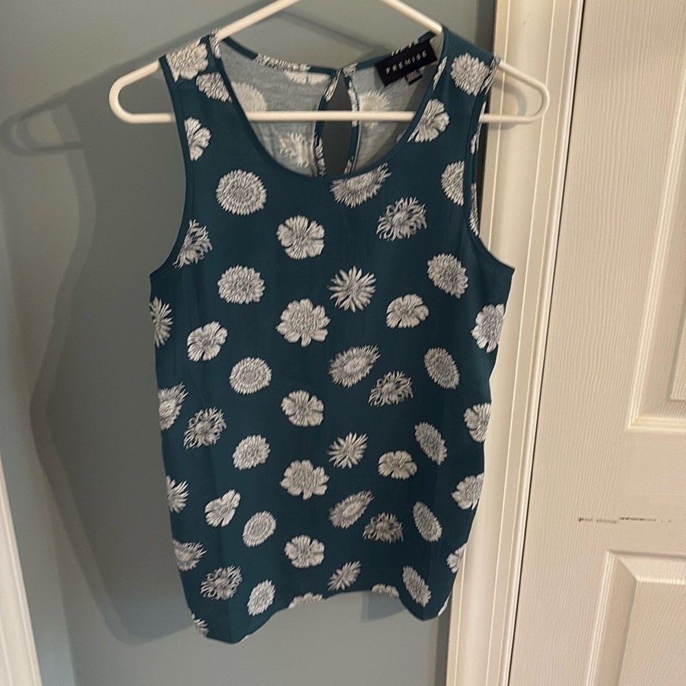Flower tank top, size medium
